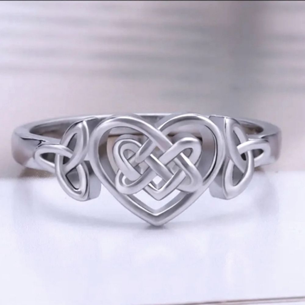 Elegant Silver celtic Heart Knot Ring sz 7
